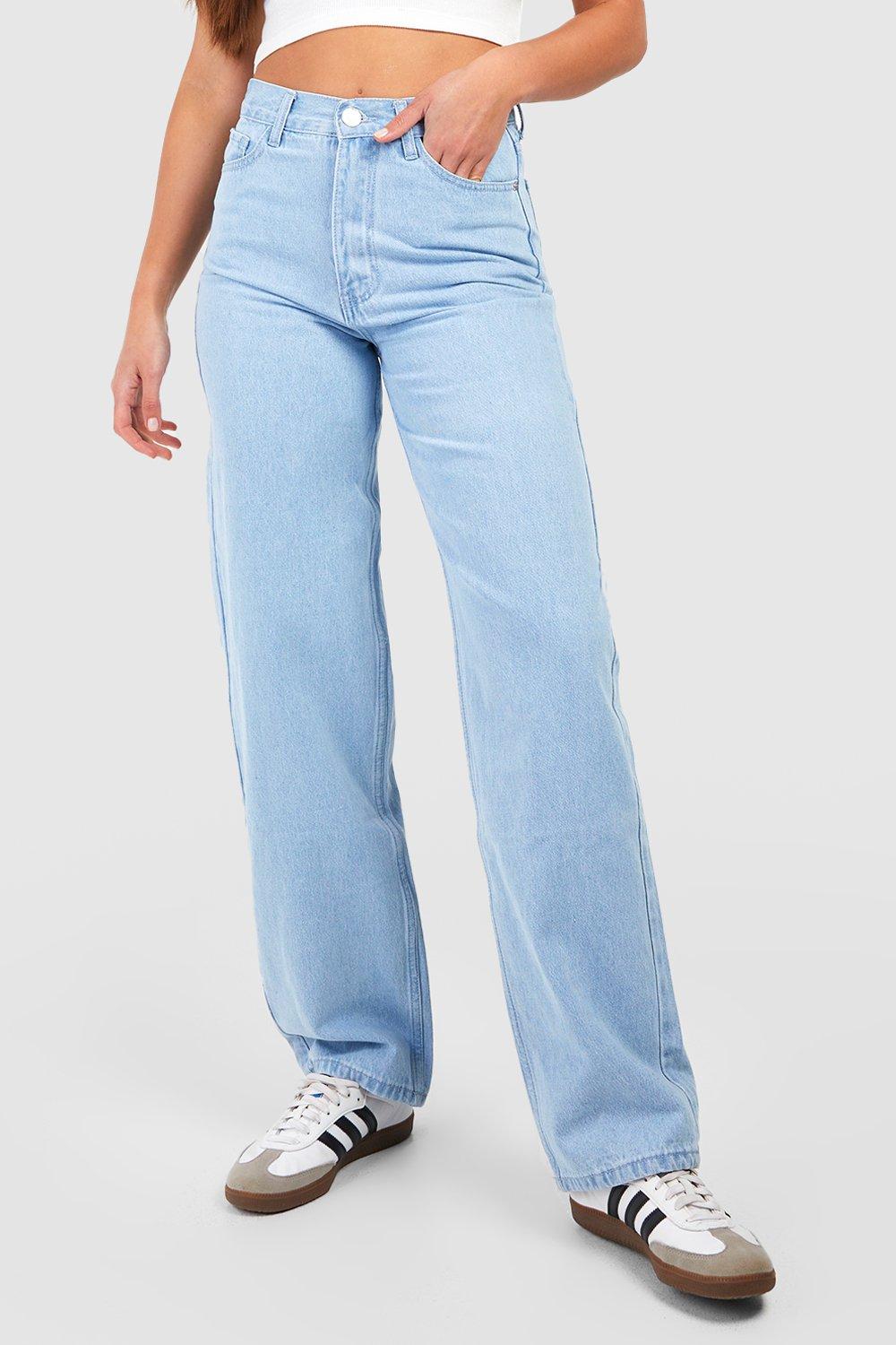 Light blue hot sale boyfriend jeans outfit